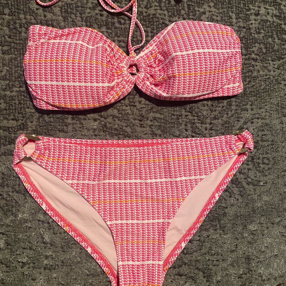 Vineyard vines size medium swimsuit pink and white. NWT